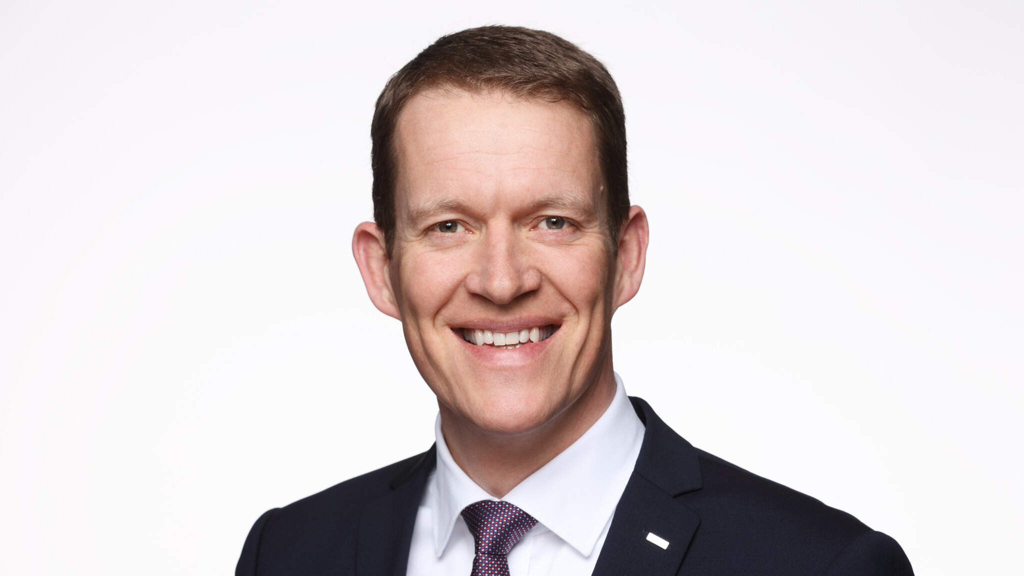 Vào ngày 1 tháng 1 vừa qua, ông Burkhard Eling đã trở thành Tổng Giám đốc(CEO) đồng thời là Người Phát ngôn cho Ban Điều hành của nhà cung cấp dịch vụ kho vận DACHSER. Vào ngày 1 tháng 1 vừa qua, ông Burkhard Eling đã trở thành Tổng Giám đốc(CEO) đồng thời là Người Phát ngôn cho Ban Điều hành của nhà cung cấp dịch vụ kho vận DACHSER.